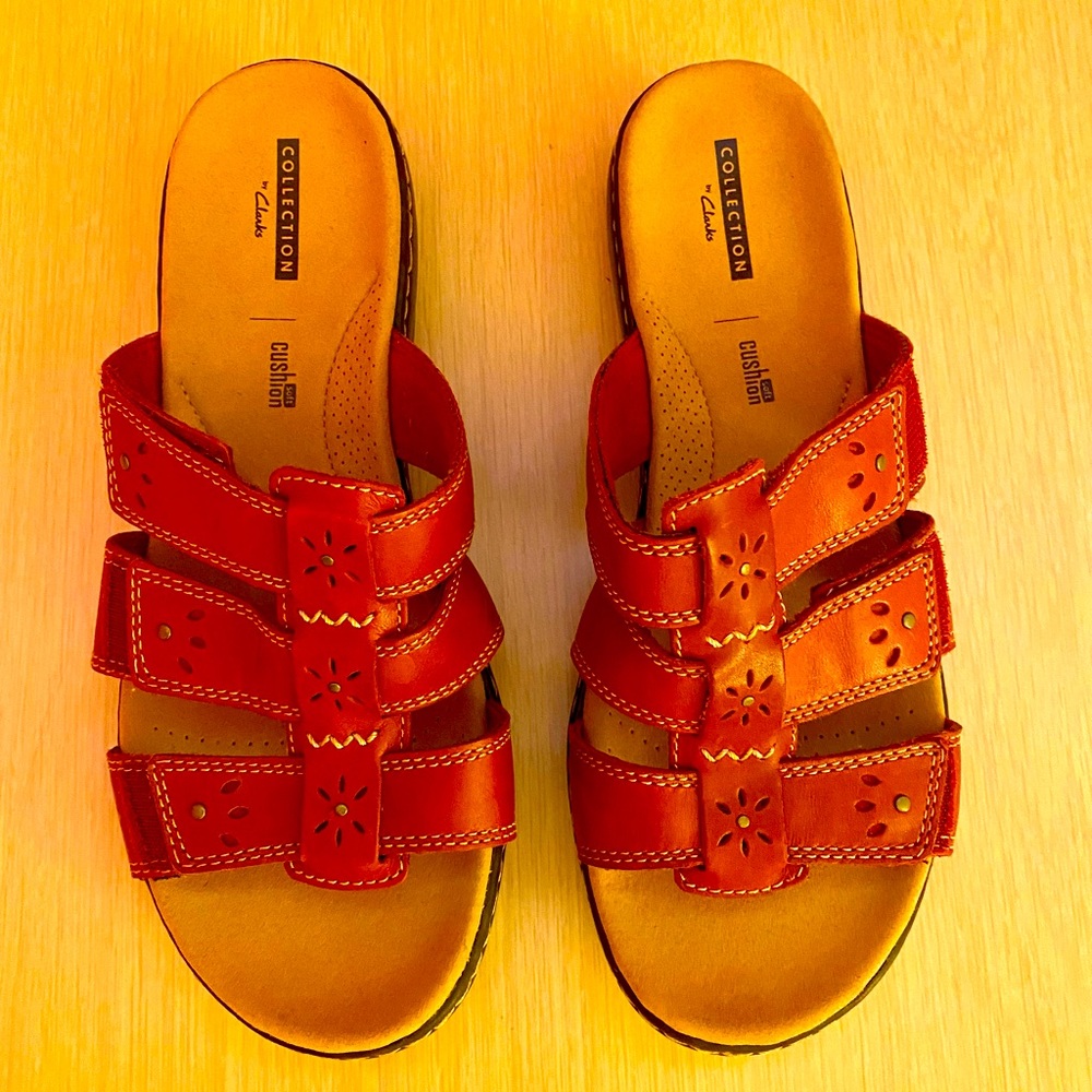 Clarks Collection Leisa Spring Full Grain Leather Soft Cushion Comfort Sandals